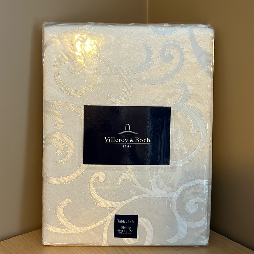 Legacy Scroll Oblong Tablecloth by Villeroy & Boch 60”x 102”